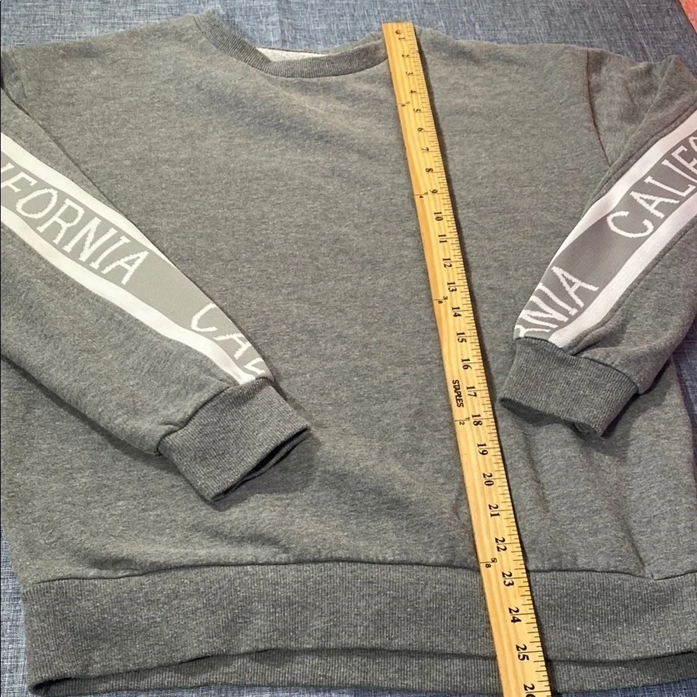 Reflex California Sweatshirt M Gray Crewneck Graphic Pullover Life Is Out There